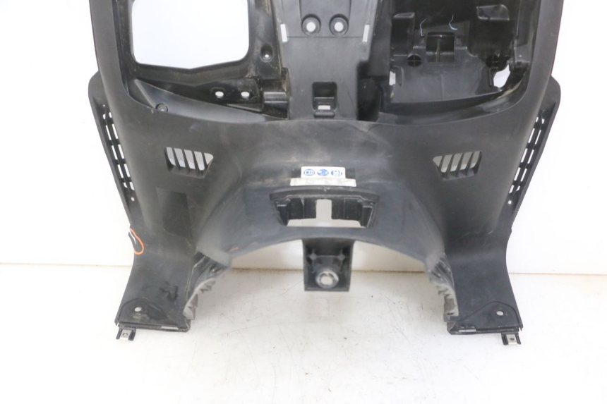 photo de TAPA FRONTAL INTERIOR HONDA FORZA ABS 300 (2013 - 2017) - Primer plano de alta resolución