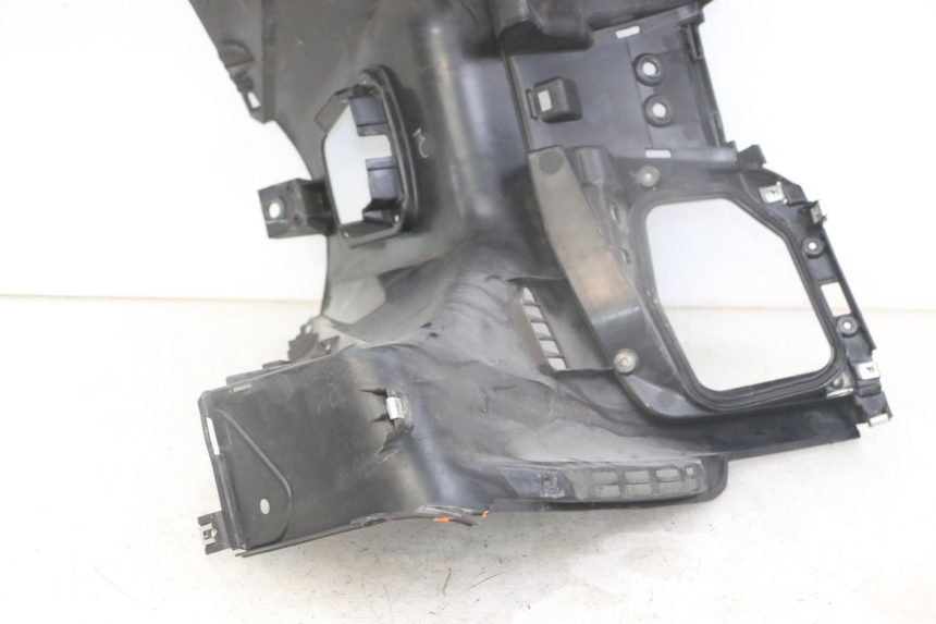 photo de TAPA FRONTAL INTERIOR HONDA FORZA ABS 300 (2013 - 2017) - Primer plano técnico