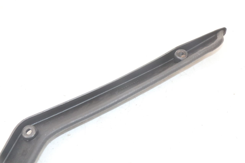 photo de TAPA FRONTAL INTERIOR KAWASAKI GTR 1000 (1994 - 2004) - Detalles de los puntos de fijación