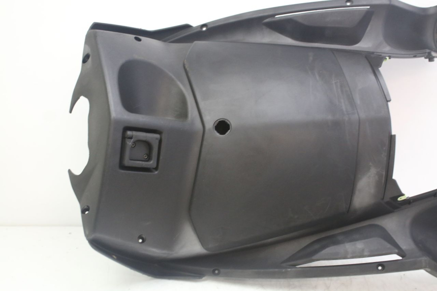 photo de TAPA FRONTAL INTERIOR PEUGEOT GEOPOLIS RS 125 (2007 - 2009) - Zoom sobre los componentes