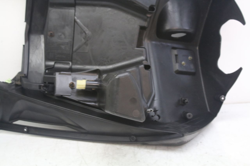 photo de TAPA FRONTAL INTERIOR PEUGEOT GEOPOLIS RS 125 (2007 - 2009) - Zoom estado de uso