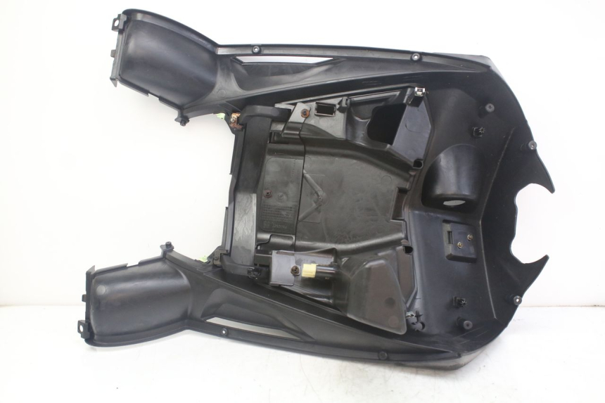 photo de TAPA FRONTAL INTERIOR PEUGEOT GEOPOLIS RS 125 (2007 - 2009) - Primer plano técnico