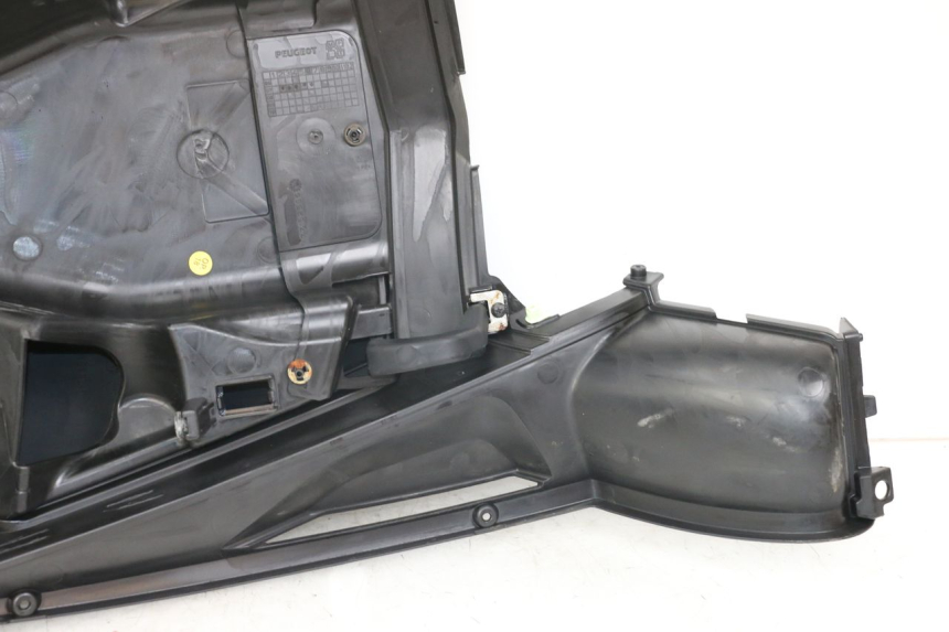 photo de TAPA FRONTAL INTERIOR PEUGEOT GEOPOLIS RS 125 (2007 - 2009) - Zoom estado de uso