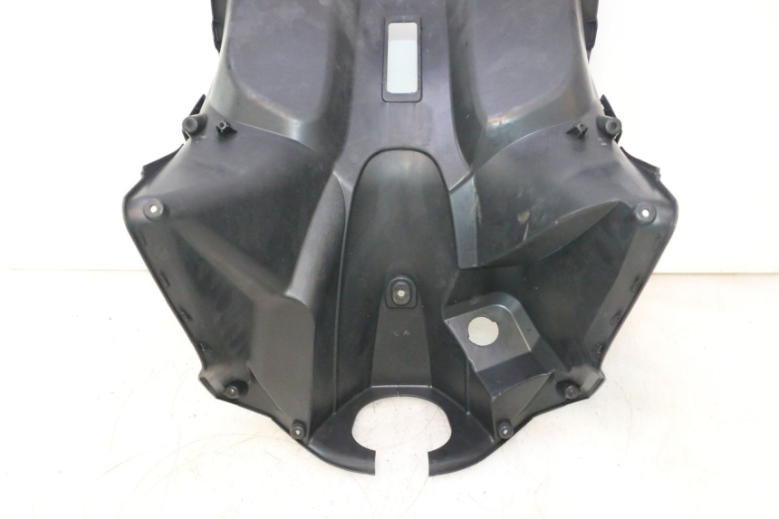 photo de TAPA FRONTAL INTERIOR NECO GPX LC 2T 50 (2014 - 2018) - Perfil de la pieza de repuesto