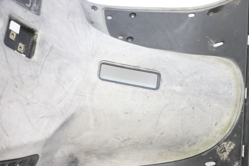 photo de TAPA FRONTAL INTERIOR KYMCO GRAND DINK 125 (2008 - 2014) - Enfoque en la estructura