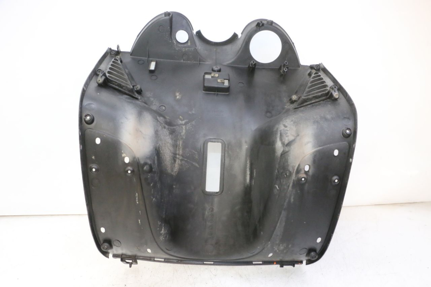 photo de TAPA FRONTAL INTERIOR KYMCO GRAND DINK 125 (2008 - 2014) - Primer plano técnico