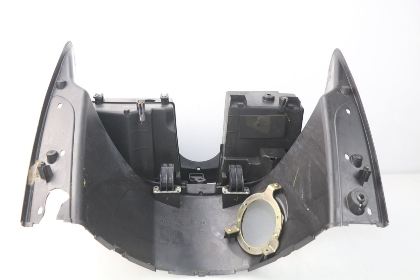 photo de TAPA FRONTAL INTERIOR SYM GTS EVO 125 (2009 - 2013) - Detalle de la pieza