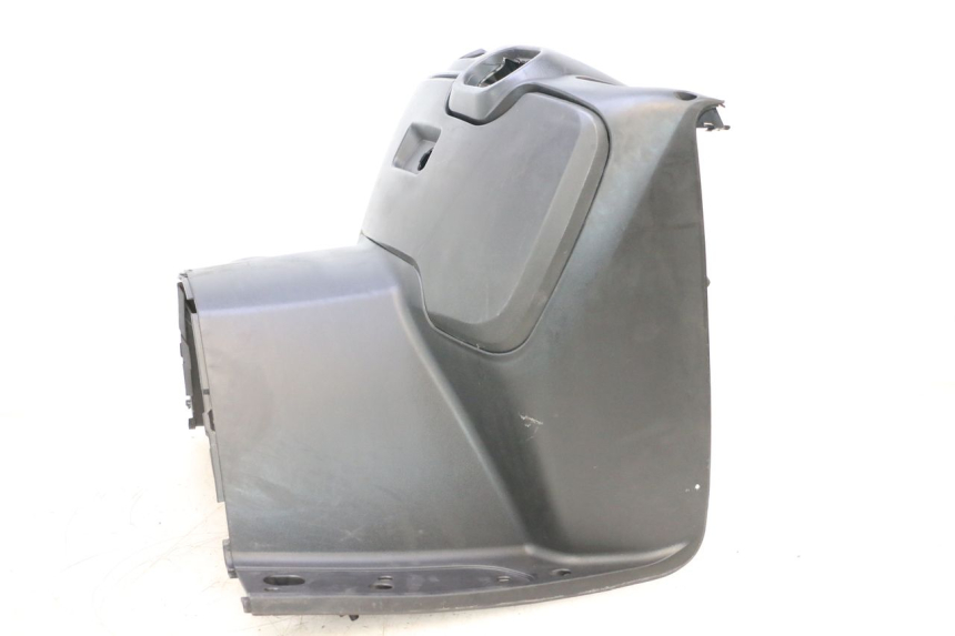 photo de TAPA FRONTAL INTERIOR SYM GTS EVO 125 (2009 - 2013) - Primer plano técnico