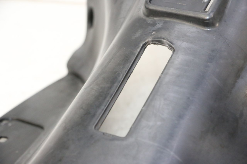 photo de TAPA FRONTAL INTERIOR DAELIM HISTORY 125 (2001 - 2002) - Detalle de la pieza