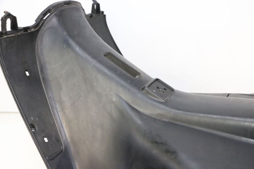 photo de TAPA FRONTAL INTERIOR DAELIM HISTORY 125 (2001 - 2002) - Primer plano de alta resolución