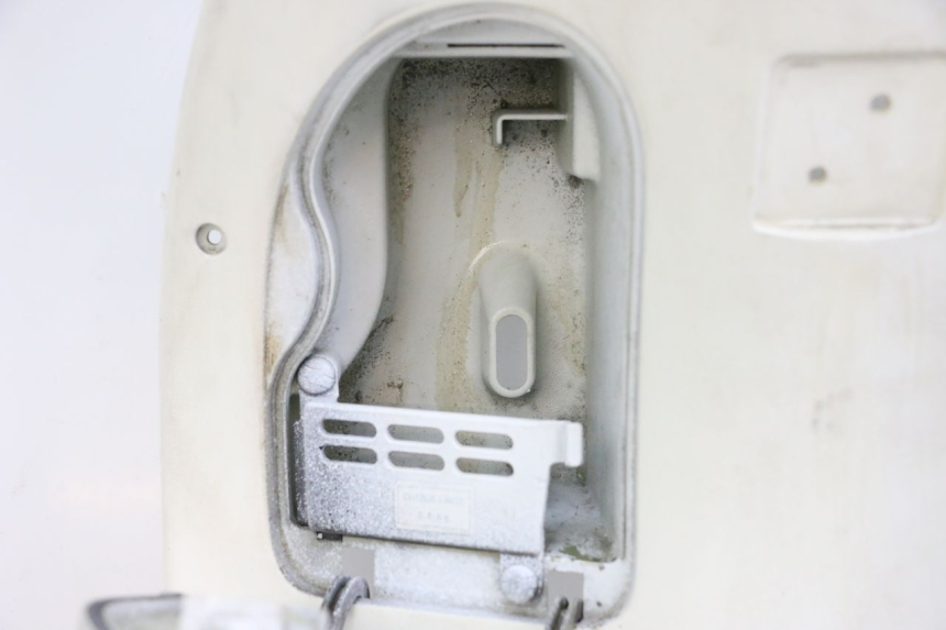 photo de TAPA FRONTAL INTERIOR HONDA NES AROBASE 125 (2000 - 2003) - Zoom sobre los componentes