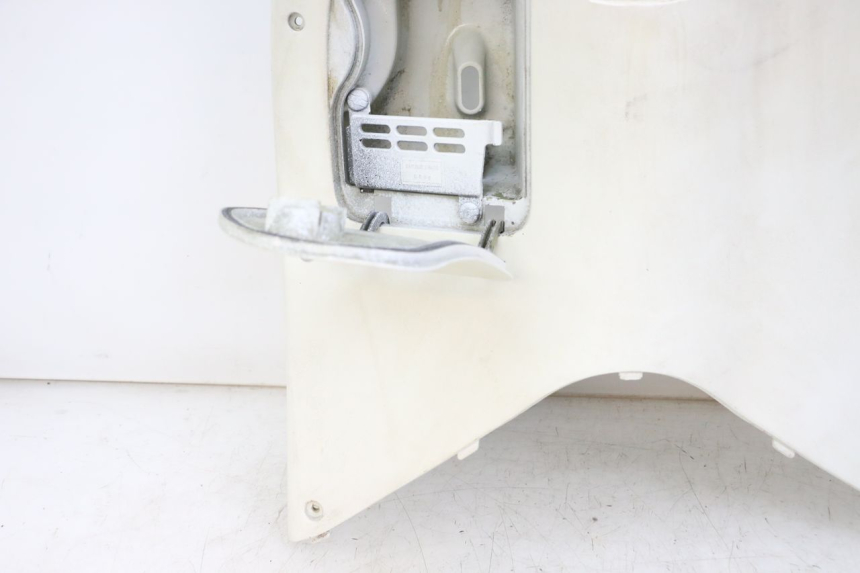 photo de TAPA FRONTAL INTERIOR HONDA NES AROBASE 125 (2000 - 2003) - Marcados y referencias originales