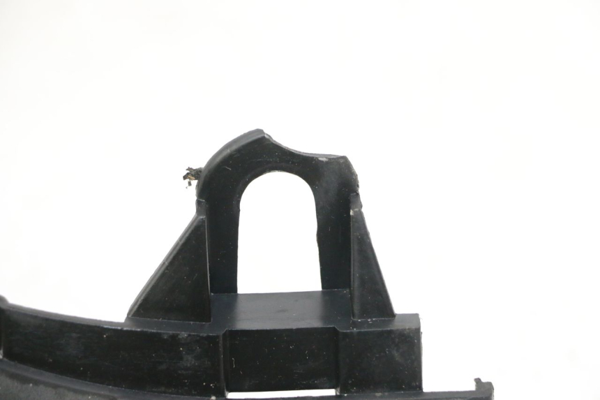 photo de TAPA FRONTAL BAJO DAELIM BESBI 125 (2007 - 2008) - Detalle de la pieza