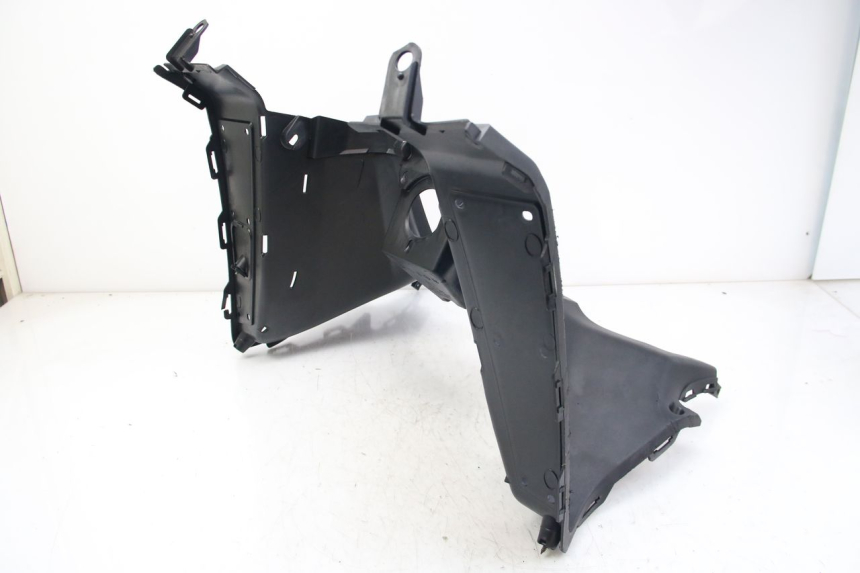 photo de TABLERO INTERIOR INFERIOR KYMCO DOWNTOWN ABS 125 (2015 - 2017) - Detalles de los puntos de fijación