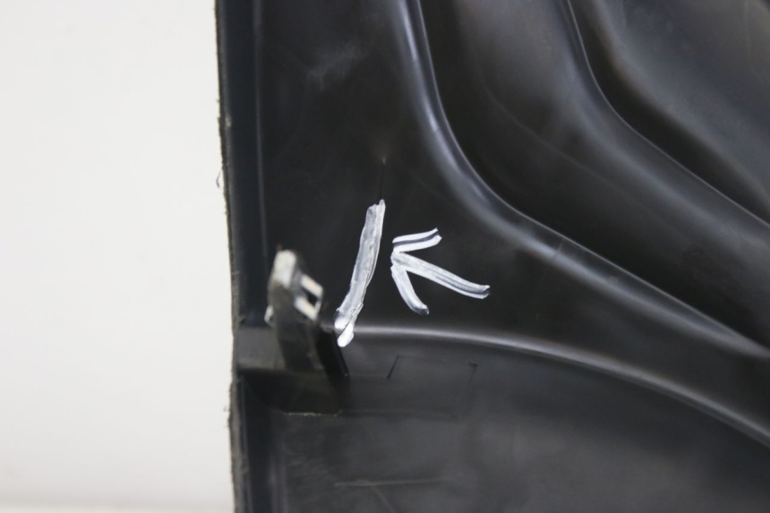 photo de TABLERO INTERIOR INFERIOR PIAGGIO FLY 4T 50 (2013 - 2017) - Estado de la superficie y material