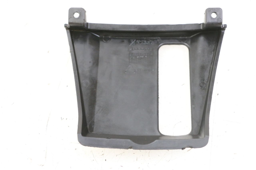 photo de TAPA FRONTAL BAJO PIAGGIO MP3 500 (2014 - 2017) - Detalle de la pieza