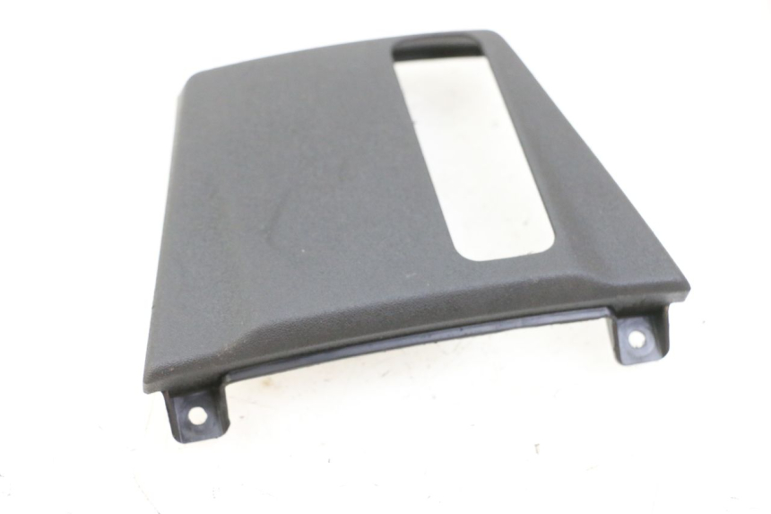 photo de TAPA FRONTAL BAJO PIAGGIO MP3 500 (2014 - 2017) - Zoom estado de uso