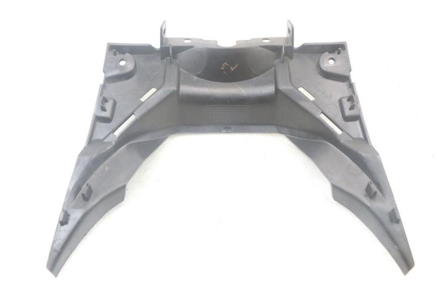 photo de TABLERO INTERIOR INFERIOR YAMAHA XMAX X-MAX ABS 125 (2017 - 2020) - Primer plano técnico