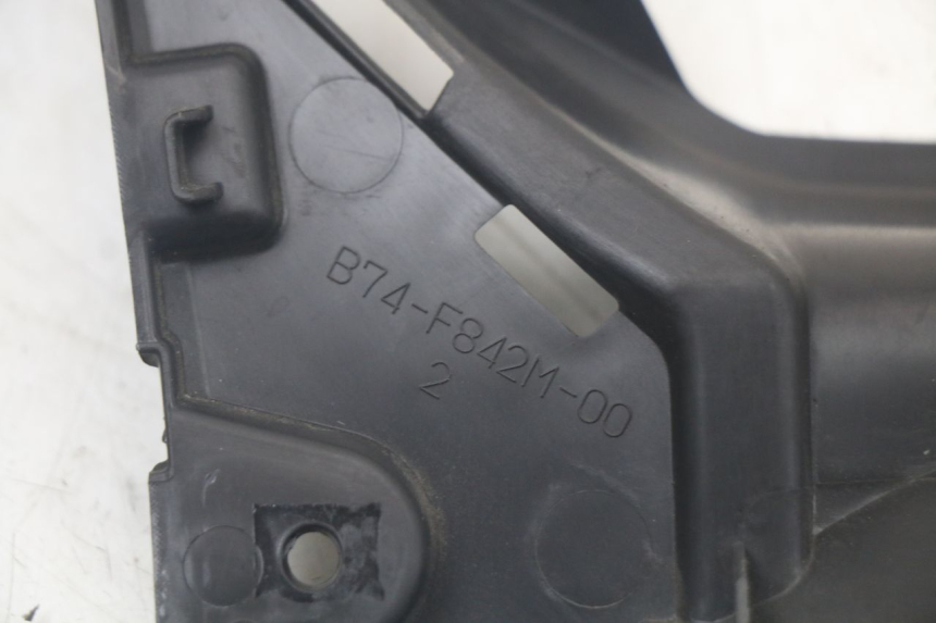 photo de TABLERO INTERIOR INFERIOR YAMAHA XMAX X-MAX ABS 125 (2017 - 2020) - Detalles de los puntos de fijación