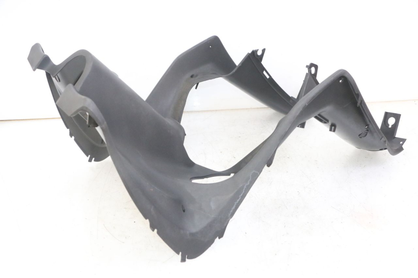 photo de TAPA FRONTAL INTERIOR PEUGEOT JET FORCE CARBU 50 (2003 - 2016) - Zoom sobre los componentes