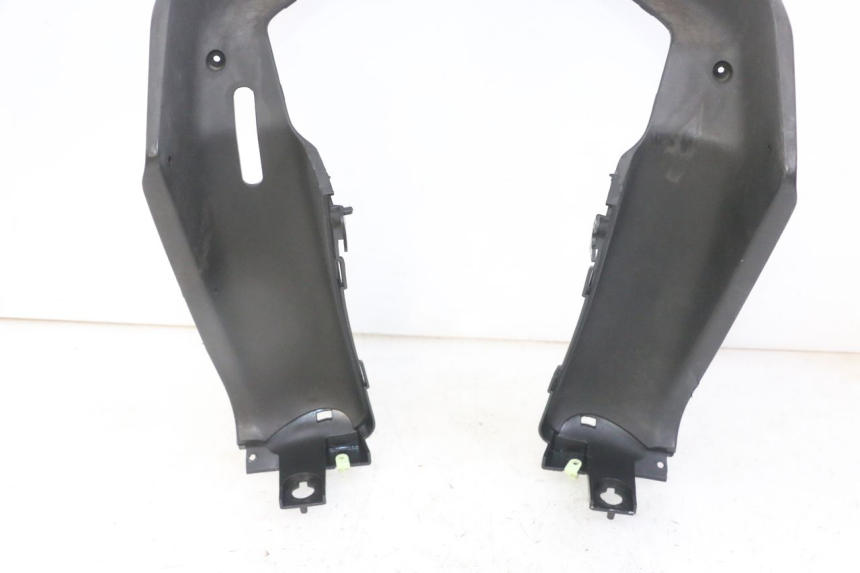 photo de TAPA FRONTAL INTERIOR PEUGEOT JET FORCE CARBU 50 (2003 - 2016) - Inspección visual detallada