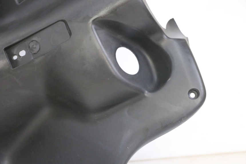 photo de TAPA FRONTAL INTERIOR YAMAHA JOG R 50 (2004 - 2014) - Características distintivas