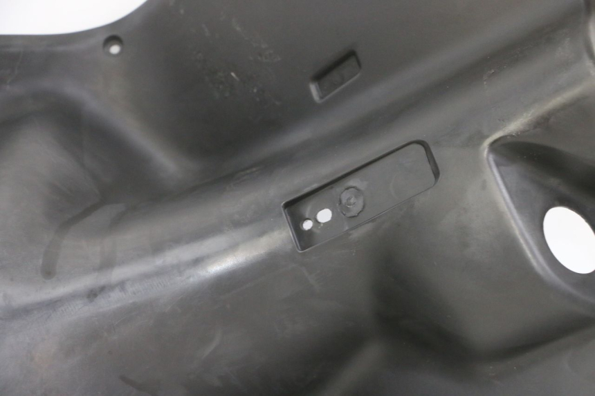 photo de TAPA FRONTAL INTERIOR YAMAHA JOG R 50 (2004 - 2014) - Primer plano de alta resolución