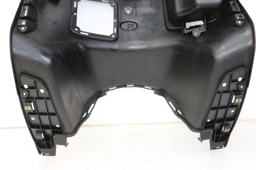 photo de TAPA FRONTAL INTERIOR KYMCO XCITING 500 (2007 - 2010) - Detalle de la pieza