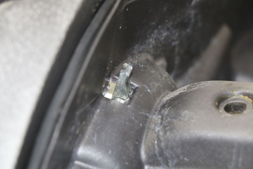 photo de TAPA FRONTAL INTERIOR PIAGGIO LIBERTY 2T 50 (2009 - 2013) - Detalle de la pieza