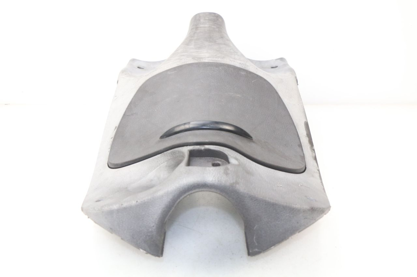 photo de TAPA FRONTAL INTERIOR PIAGGIO LIBERTY 2T 50 (2009 - 2013) - Primer plano técnico