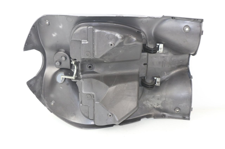 photo de TAPA FRONTAL INTERIOR PIAGGIO LIBERTY 2T 50 (2009 - 2013) - Detalles de los puntos de fijación