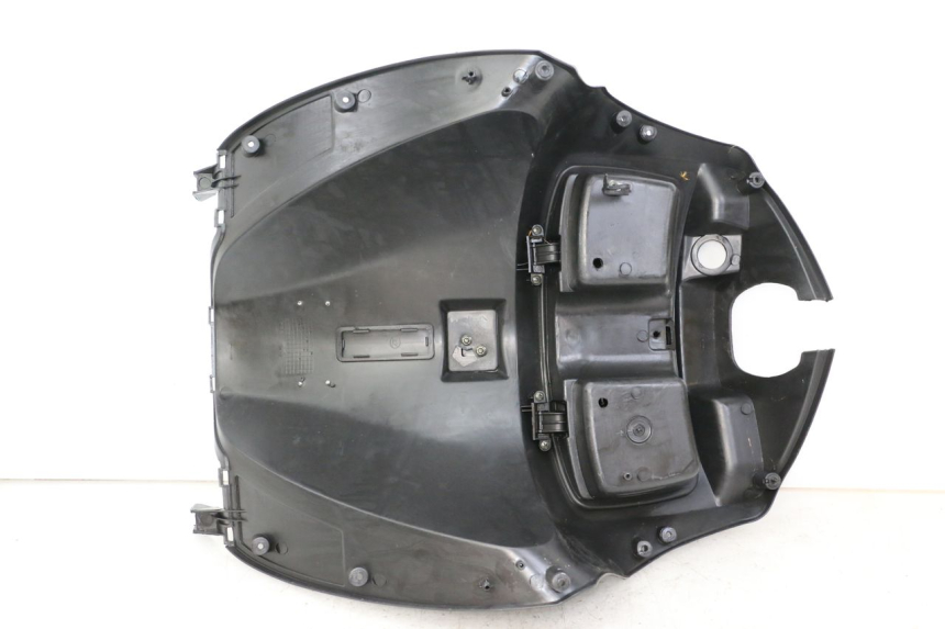 photo de TAPA FRONTAL INTERIOR LONGJIA SHARPY 125 (2020 - 2024) - Primer plano técnico