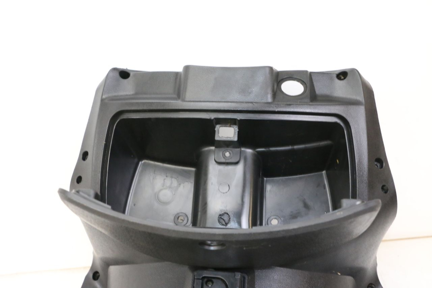 photo de TAPA FRONTAL INTERIOR LONGJIA SHARPY 125 (2020 - 2024) - Vista general del producto
