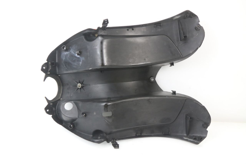 photo de TAPA FRONTAL INTERIOR PEUGEOT LUDIX BLASTER 50 (2006 - 2014) - Detalles de los puntos de fijación