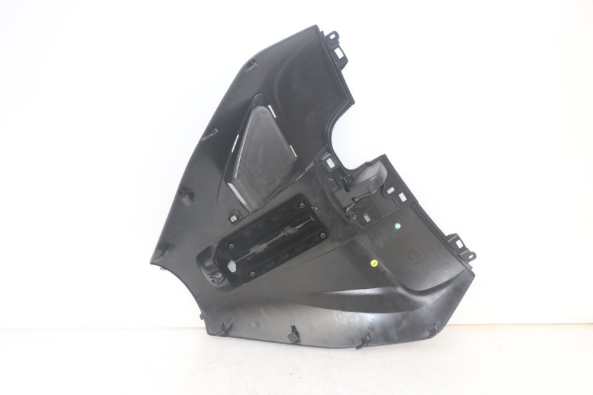 photo de TAPA FRONTAL INTERIOR PIAGGIO MP3 HPE 300 (2019 - 2026) - Primer plano técnico