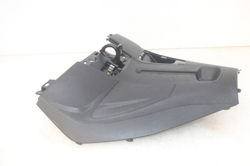 photo de TAPA FRONTAL INTERIOR PIAGGIO MP3 HPE 300 (2019 - 2026) - Recambio usado revisado