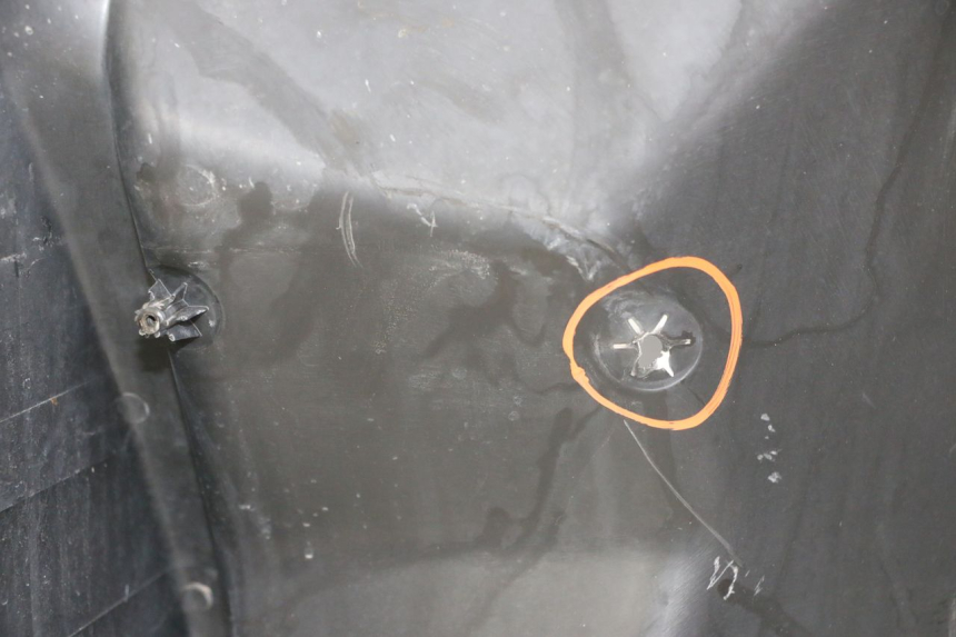 photo de TAPA FRONTAL INTERIOR PIAGGIO MP3 RL 250 (2006 - 2010) - Estado de la superficie y material