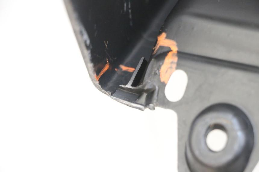 photo de TAPA FRONTAL INTERIOR PIAGGIO MP3 RL 250 (2006 - 2010) - Marcados y referencias originales