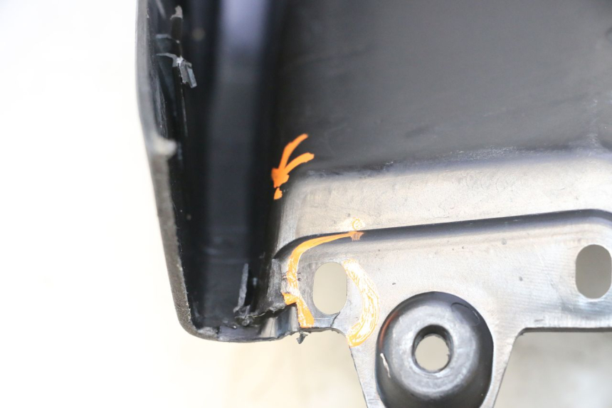 photo de TAPA FRONTAL INTERIOR PIAGGIO MP3 RL 250 (2006 - 2010) - Detalle de la pieza
