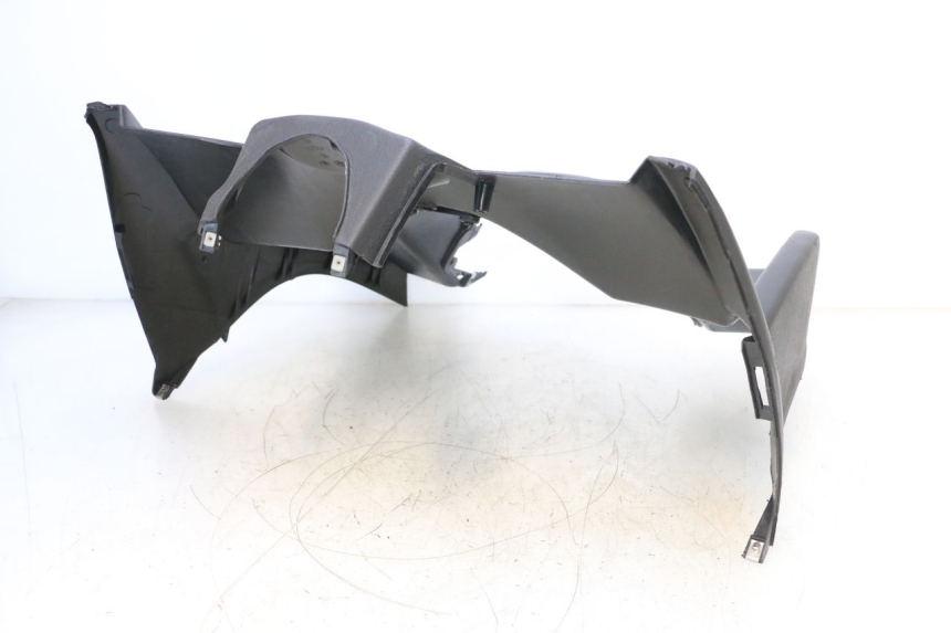 photo de TAPA FRONTAL INTERIOR PIAGGIO MP3 RL 250 (2006 - 2010) - Zoom sobre los componentes