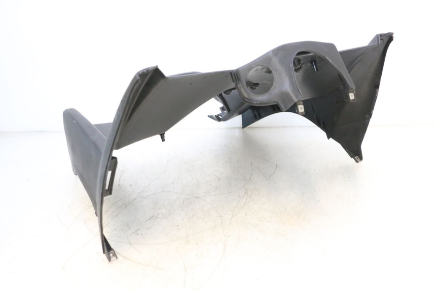 photo de TAPA FRONTAL INTERIOR PIAGGIO MP3 RL 250 (2006 - 2010) - Primer plano de alta resolución