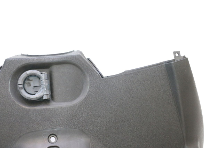 photo de TAPA FRONTAL INTERIOR PIAGGIO MP3 RL 250 (2006 - 2010) - Enfoque en la estructura