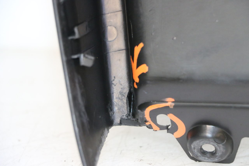 photo de TAPA FRONTAL INTERIOR PIAGGIO MP3 RL 250 (2006 - 2010) - Estado de la superficie y material
