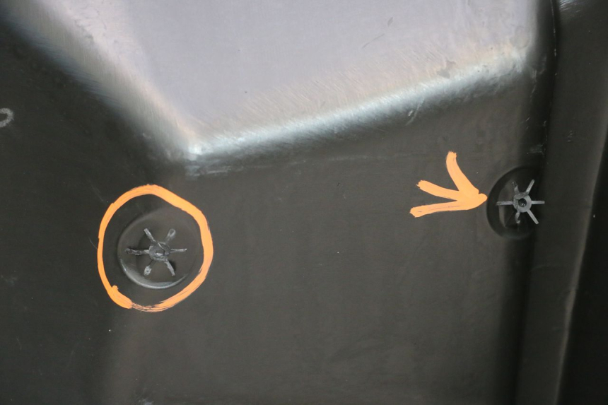photo de TAPA FRONTAL INTERIOR PIAGGIO MP3 RL 250 (2006 - 2010) - Marcados y referencias originales