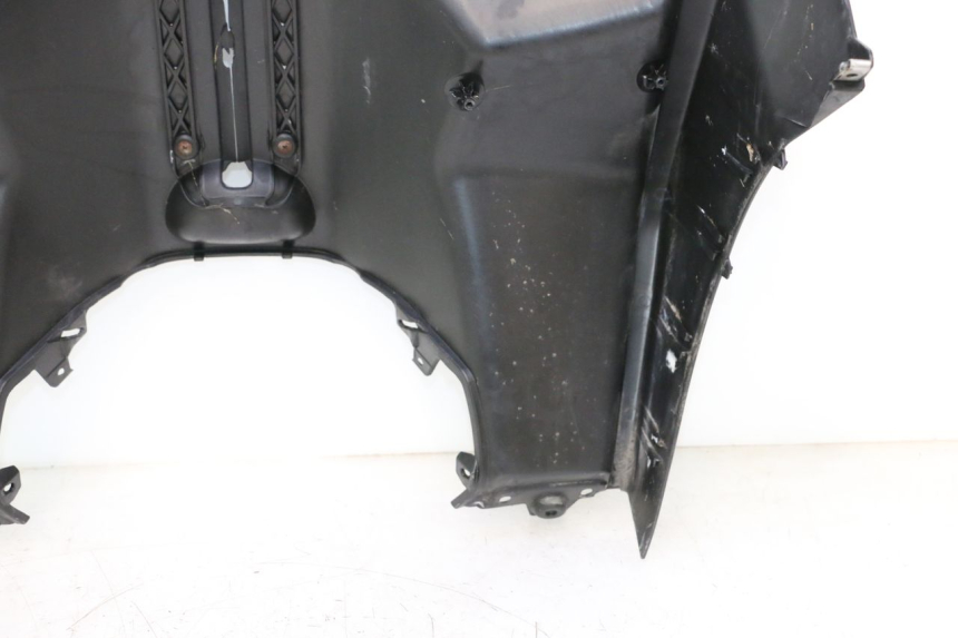 photo de TAPA FRONTAL INTERIOR PIAGGIO MP3 125 (2006 - 2014) - Enfoque en la estructura