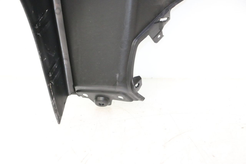 photo de TAPA FRONTAL INTERIOR PIAGGIO MP3 125 (2006 - 2014) - Ángulo de visión alternativo