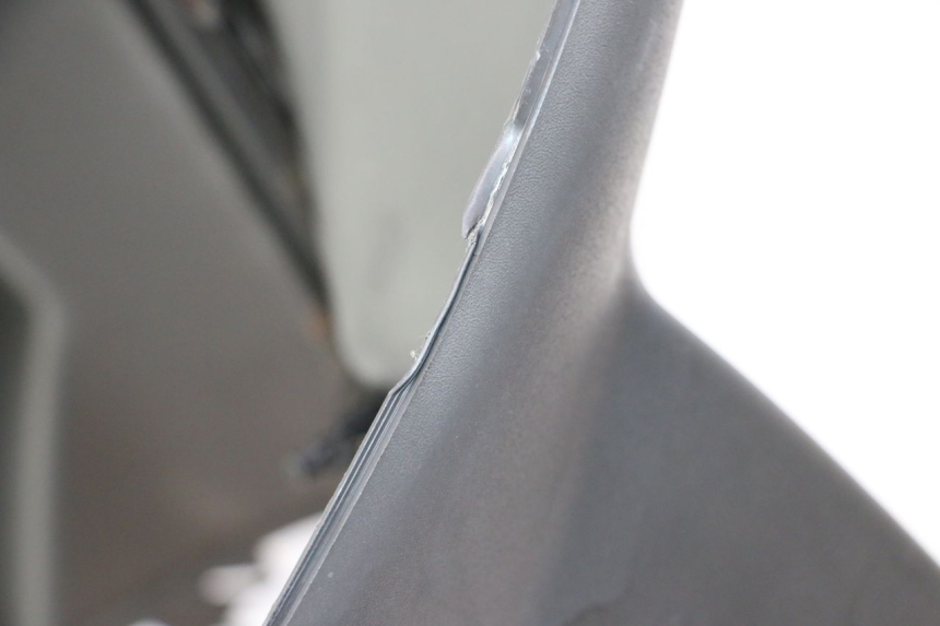 photo de TAPA FRONTAL INTERIOR PIAGGIO MP3 125 (2006 - 2014) - Zoom estado de uso