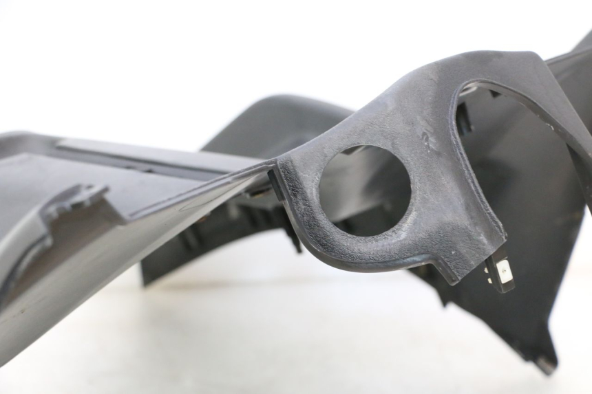 photo de TAPA FRONTAL INTERIOR PIAGGIO MP3 125 (2006 - 2014) - Primer plano técnico