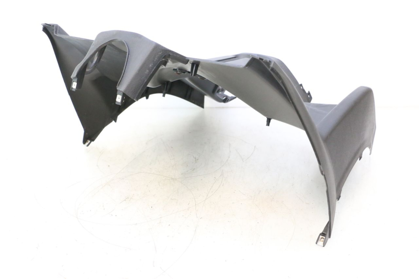 photo de TAPA FRONTAL INTERIOR PIAGGIO MP3 125 (2006 - 2014) - Detalles de los puntos de fijación