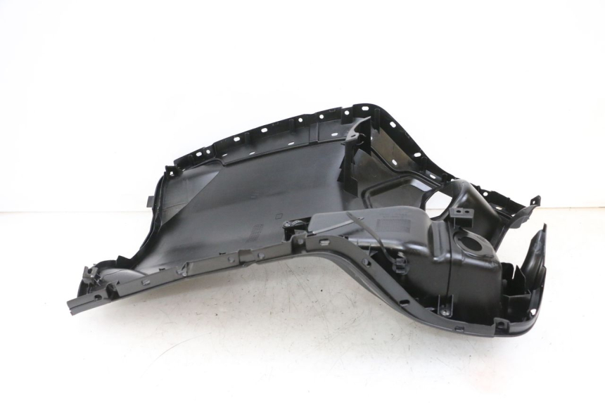 photo de TAPA FRONTAL INTERIOR YAMAHA NEO'S CORE 1 (2022 - 2026) - Zoom sobre los componentes